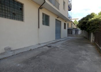 P1170388.jpg - Commercial Premises Via Piacenza, Genova (neighborhood Molassana) - photo 13