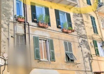0 facciata e balcone 3 piano.jpg - Trilocale Via Arnaldo da Brescia 8, Sanremo - foto 1
