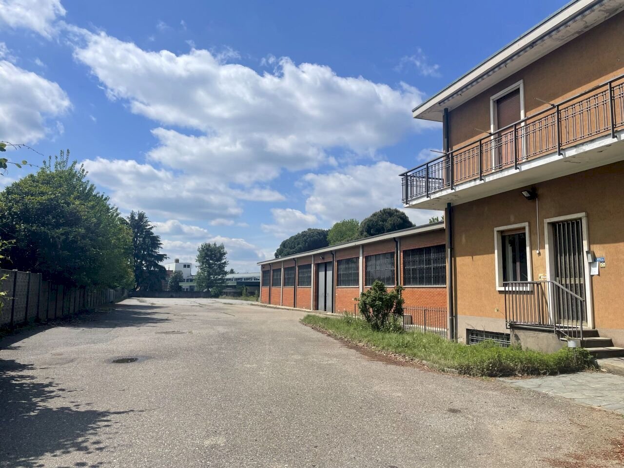 Immagine stabile - Locale Commerciale Viale dell'Unione Europea 36, Gallarate - foto 3