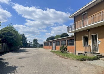 Immagine stabile - Locale Commerciale Viale dell'Unione Europea 36, Gallarate - foto 2
