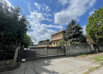 Immagine stabile intero - Locale Commerciale Viale dell'Unione Europea 36, Gallarate - foto 17