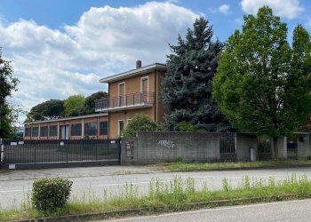 Stabile intero - Locale Commerciale Viale dell'Unione Europea 36, Gallarate - foto 18