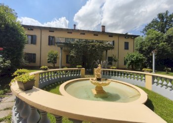 fontana ingresso - Bed & Breakfast Nonantola - foto 4