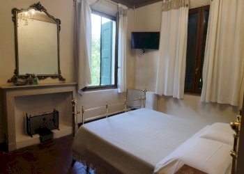 camera con camino - Bed & Breakfast Nonantola - foto 23