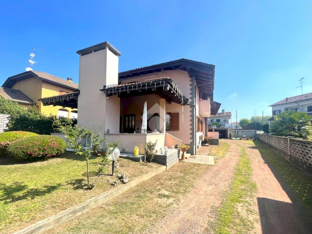 Villa Via della Ciocca, Borgomanero - photo 1