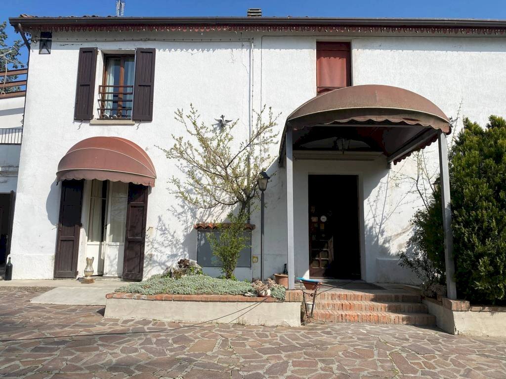 Villa Imola - foto 1