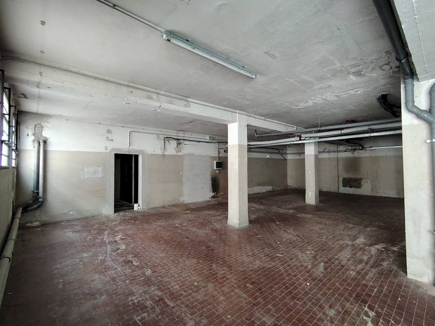 Warehouse Via Jacopo di Paolo, Bologna (neighborhood Bolognina) - photo 3