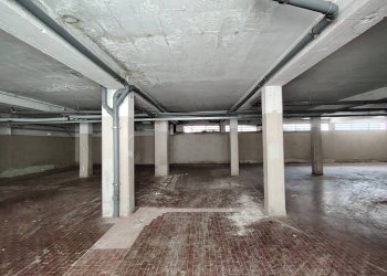 Warehouse Via Jacopo di Paolo, Bologna (neighborhood Bolognina) - photo 2