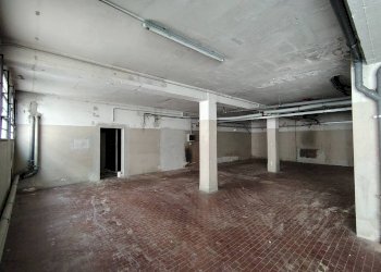 Warehouse Via Jacopo di Paolo, Bologna (neighborhood Bolognina) - photo 3