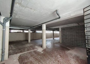 Warehouse Via Jacopo di Paolo, Bologna (neighborhood Bolognina) - photo 4