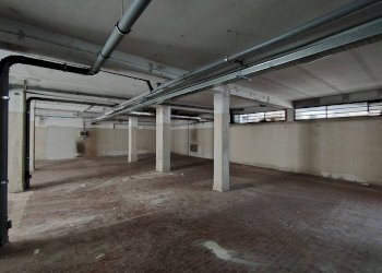 Warehouse Via Jacopo di Paolo, Bologna (neighborhood Bolognina) - photo 8