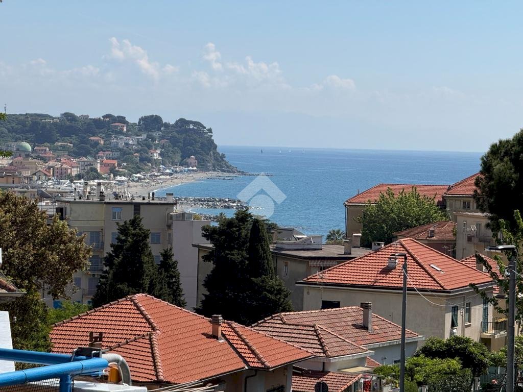 Four-room apartment Via Gentile, Albissola Marina - photo 1