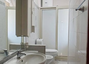 Bagno - Three-room apartment Via Fra Liberato
 
3, Catania - photo 18