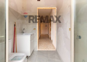 Bagno - Three-room apartment Via Piraino
 
10, Catania - photo 18