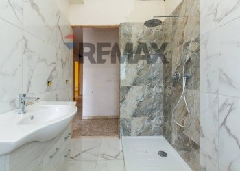 Bagno - Three-room apartment Via Piraino
 
10, Catania - photo 21