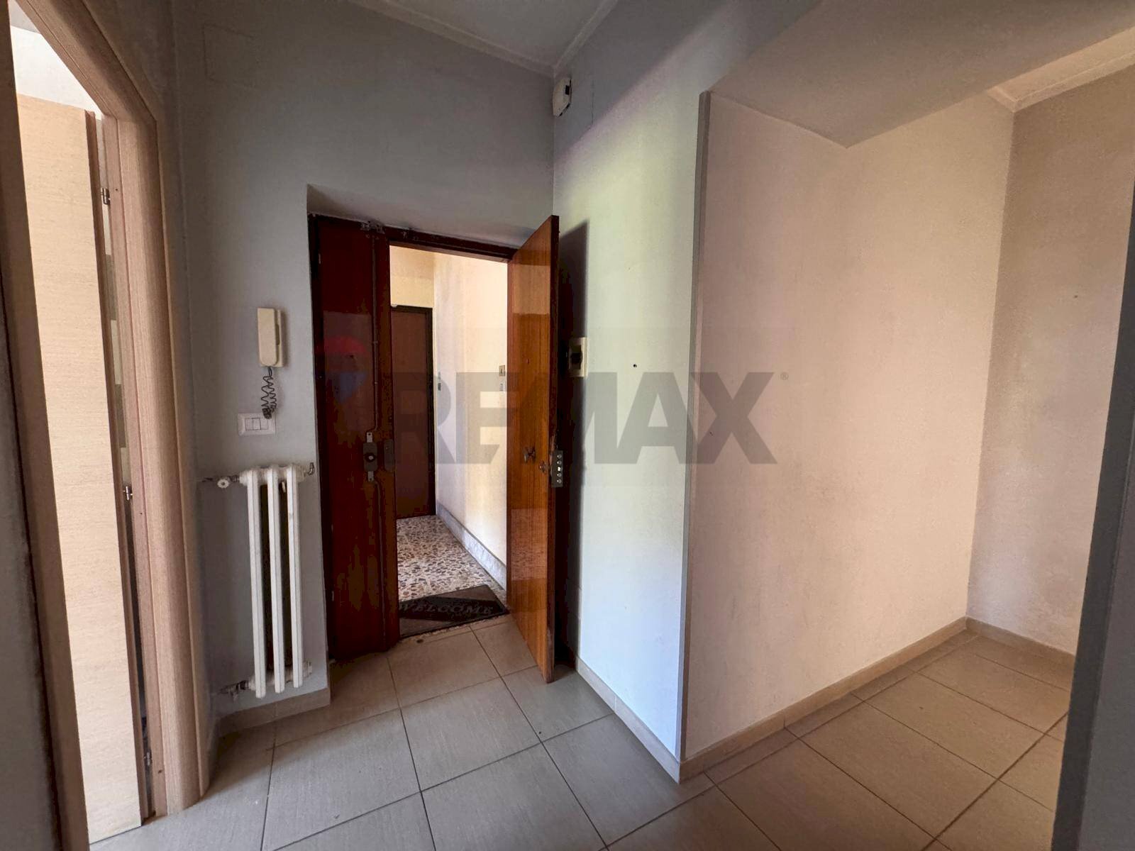 Hall / corridoio - Three-room apartment Benevento - photo 3