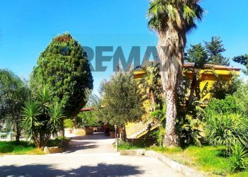 Edificio all\'aperto - Villa Via Alaska
 
4, Carini - foto 32