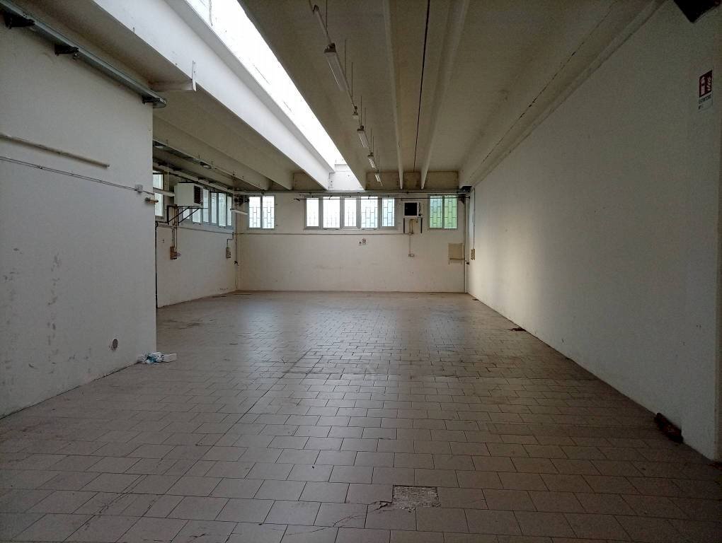Magazzino - Shed via Firenze, Novi di Modena - photo 1