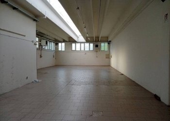Magazzino - Shed via Firenze, Novi di Modena - photo 1