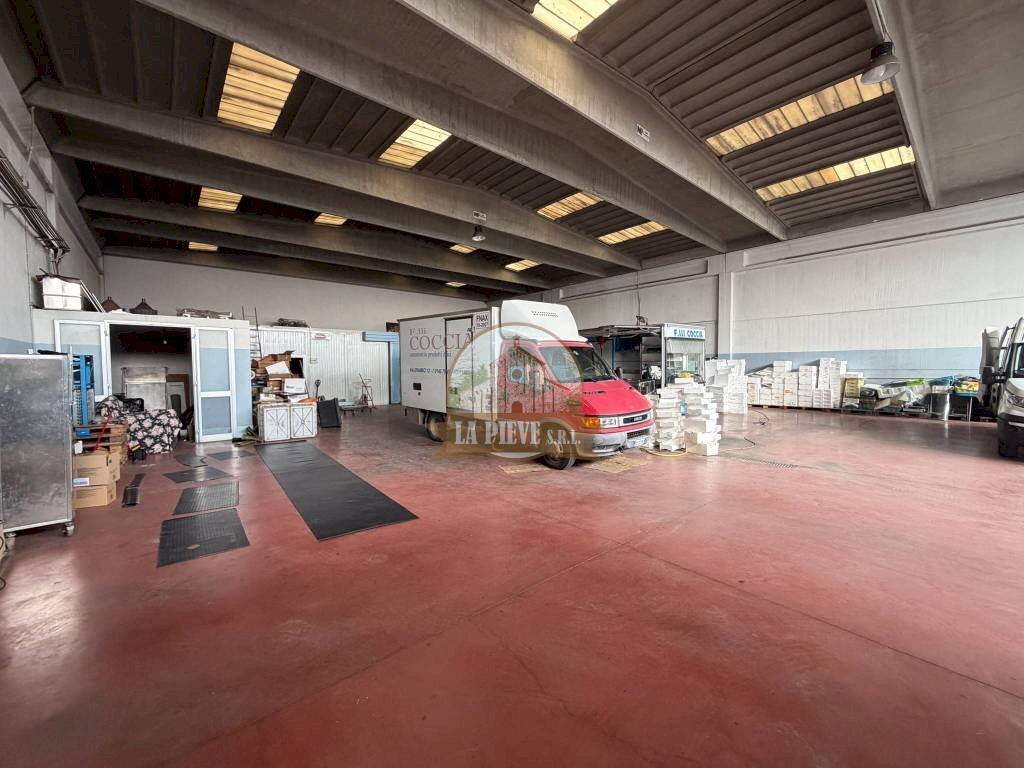 Interno non residenziale - Capannone corso Italia, Novi Ligure - foto 2
