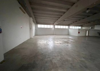 Magazzino - Shed strada Statale per Genova, Tortona - photo 6