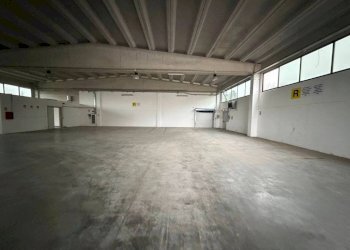 Magazzino - Shed strada Statale per Genova, Tortona - photo 7