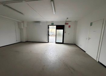 Interno non residenziale - Shed strada Statale per Genova, Tortona - photo 8