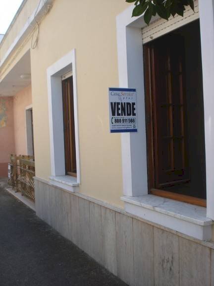 Facciata - Casa indipendente via Isonzo, Racale - foto 2