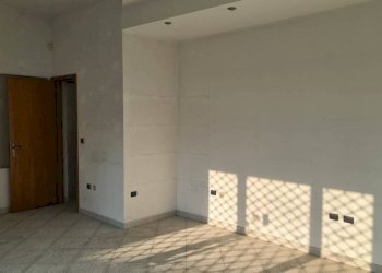 Stanza non arredata - Negozio via Sant'Eleuterio, Parabita - foto 4