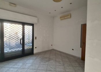 Stanza non arredata - Negozio via Sant'Eleuterio, Parabita - foto 6