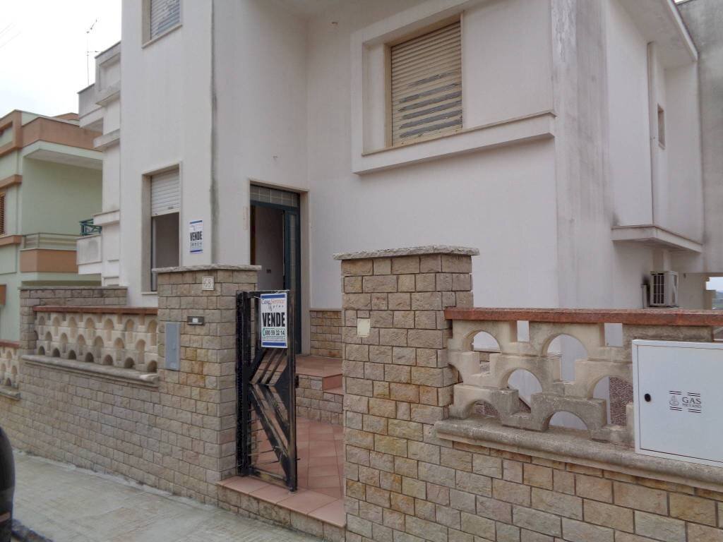 Facciata - Appartamento via Savona, Matino - foto 1