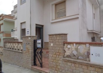 Facciata - Appartamento via Savona, Matino - foto 1