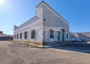 Zona - Capannone via San Cesario, Cavallino - foto 1