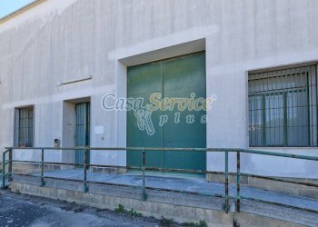 Facciata - Capannone via San Cesario, Cavallino - foto 6