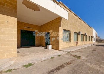 Facciata - Capannone via San Cesario, Cavallino - foto 22
