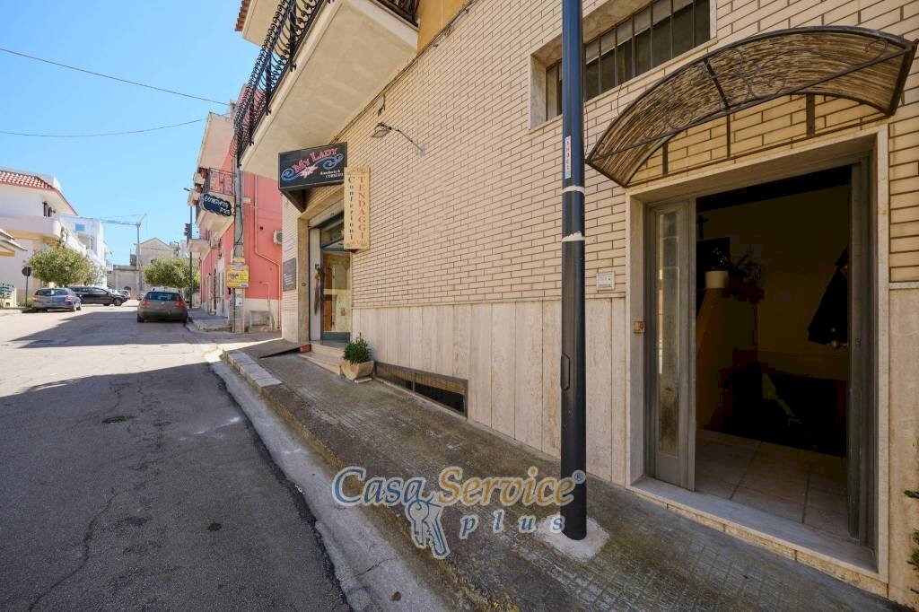 Zona - Shop via Duca d'Aosta, Supersano - photo 3