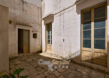 Facciata - Appartamento piazza Martiri Ungheresi, Casarano - foto 41