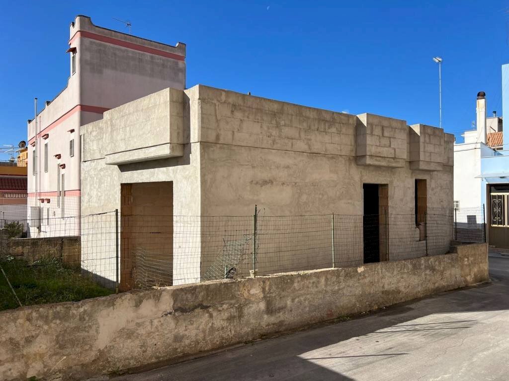 Zona - Casa indipendente via Cesare Giusti, Tuglie - foto 1