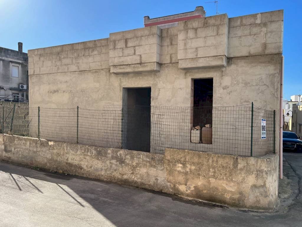 Facciata - Casa indipendente via Cesare Giusti, Tuglie - foto 3