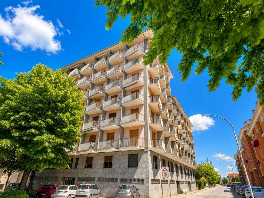 Facciata - Four-room apartment viale Eloisia Barbaroux, 27, Carmagnola - photo 1