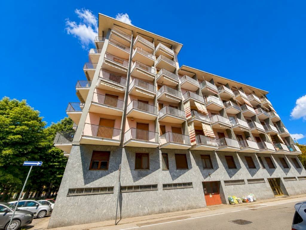 Facciata - Four-room apartment viale Eloisia Barbaroux, 27, Carmagnola - photo 2