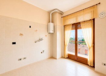 Cucina - Quadrilocale viale Eloisia Barbaroux, 27, Carmagnola - foto 12