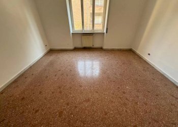 Camera da letto - Three-room apartment via Ermenegildo Pistelli, 4, Roma - photo 8