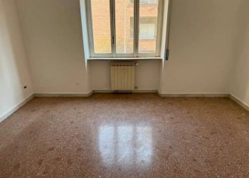 Camera da letto - Three-room apartment via Ermenegildo Pistelli, 4, Roma - photo 9