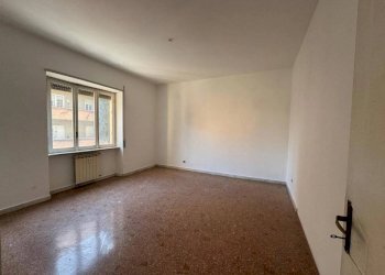 Camera da letto - Three-room apartment via Ermenegildo Pistelli, 4, Roma - photo 10
