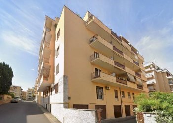 Facciata - Three-room apartment via Ermenegildo Pistelli, 4, Roma - photo 20