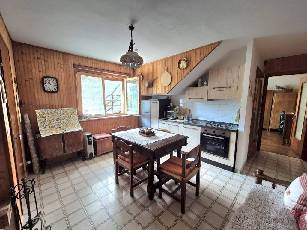 Cucina - Bilocale via Villecloze, Fenestrelle - foto 1