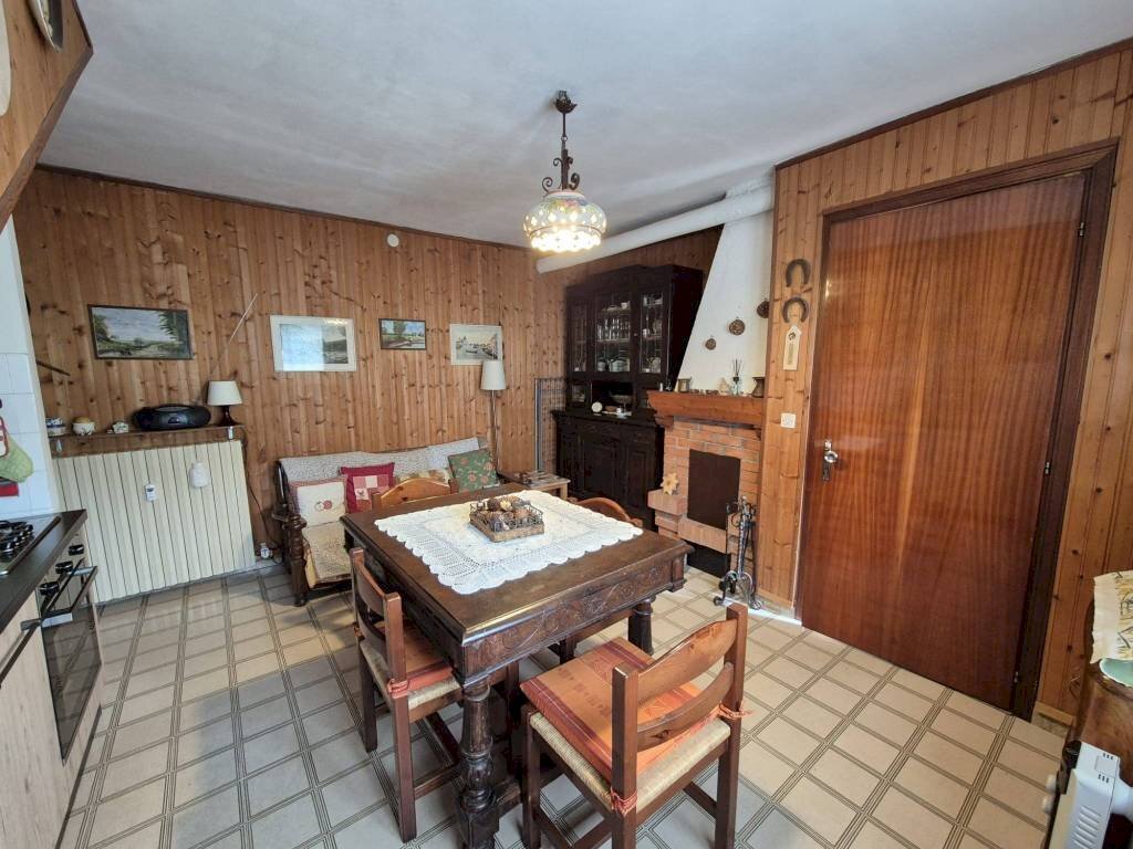 Cucina - Bilocale via Villecloze, Fenestrelle - foto 2