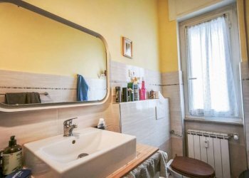 Bagno - Two-room apartment via Stefanina Moro, Genova (neighborhood Marassi) - photo 18