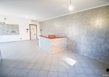 Salone - Trilocale via Massimo d'Azeglio, 7, Rondissone - foto 3